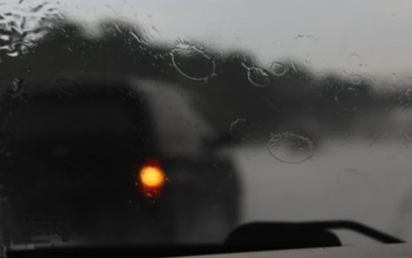 Thumbnail Dua Cara Atasi Kaca Kendaraan Berembun