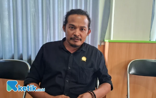 Thumbnail Anggota DPRD Halsel Irawan M Adam Suarakan Pembangunan Jalan di Kecamatan Kasiruta