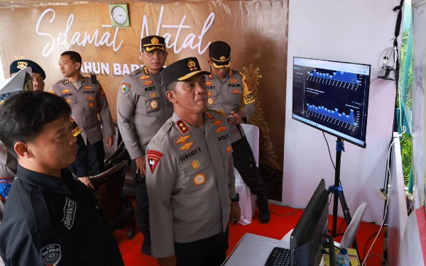 Thumbnail Pastikan Kesiapan Personel Jelang Tahun Baru, Kapolda DIY Cek Pos Pengamanan