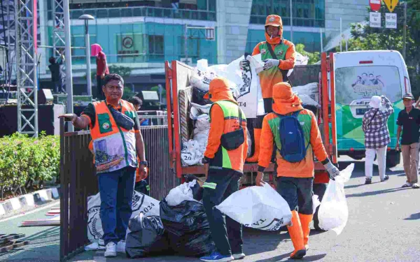 Thumbnail Pemprov DKI Jakarta Siapkan 3.900 Petugas Kebersihan di Malam Tahun Baru