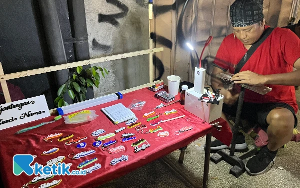 Thumbnail Momen Nataru, Penjual Gantungan Kunci di Kayutangan Heritage Panen Untung