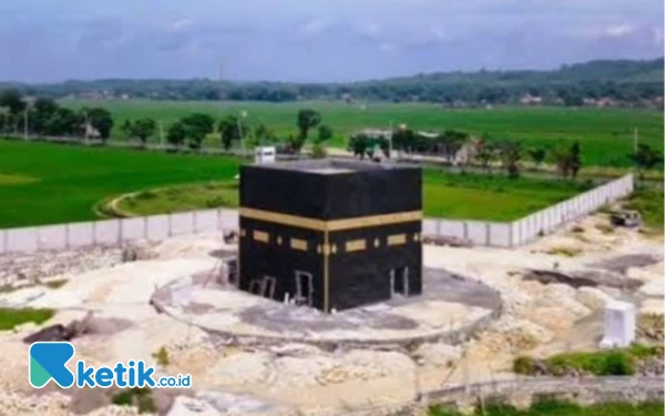 Viral Bangunan Replika Ka'bah di Sampang, Ternyata Sebuah Musala