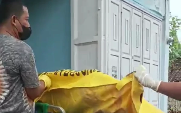 Thumbnail Warga Bangilan Tuban Digemparkan Temuan Jasad Membusuk di Kamar Kos