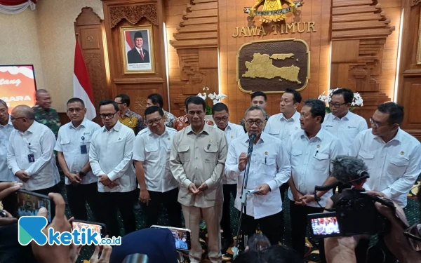 Thumbnail Anggaran Rp159 Triliun Disiapkan untuk Swasembada Pangan, Zulhas Minta Bulog Serap Gabah Petani