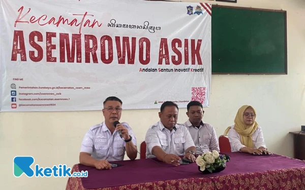 Thumbnail Kronologi Lengkap Viralnya Camat Asemrowo yang Diduga Sembunyikan Perempuan di Bawah Meja
