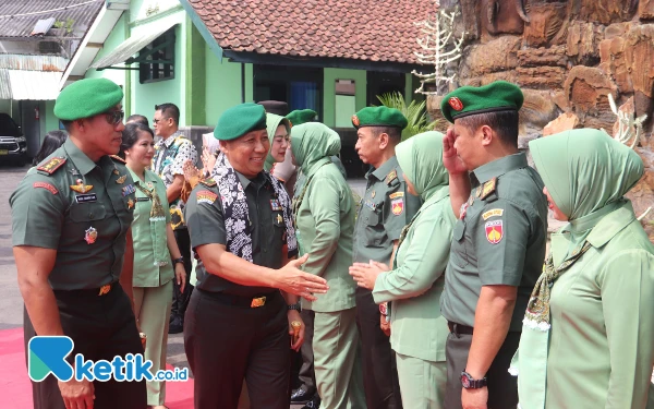 Thumbnail Danrem 072/Pamungkas Berikan Motivasi Saat Kunker ke Kodim 0732/Sleman