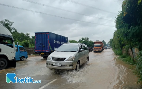 Jalan Raya Serang-Cilegon Terdampak Banjir, Lalu Lintas Tersendat