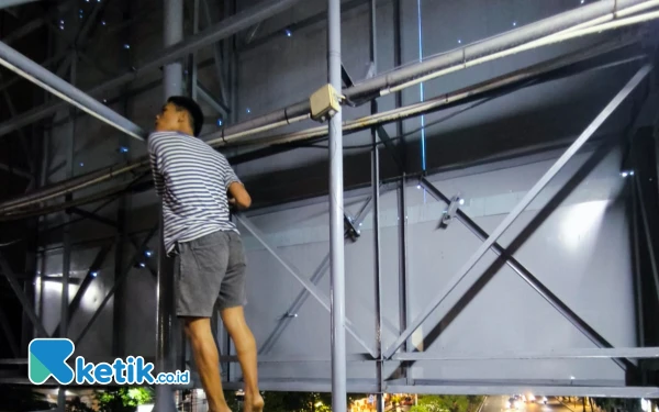 Thumbnail Demam Koin Aplikasi Jagat di Surabaya, Bisa Ditukar Uang Ratusan Ribu Rupiah