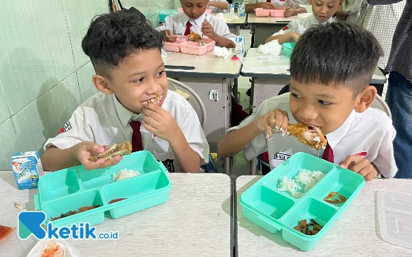 Reaksi Anak-anak SDN Lowokwaru 3 Dapat Makan Bergizi Gratis, Ada yang Minta Kerang Hijau