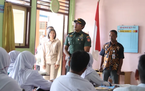Thumbnail Berita - Dikunjungi Dandim Sleman, Siswa Mengaku Menu MBG Enak