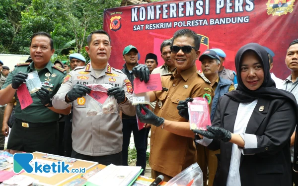 Thumbnail 14 Tahun Beroperasi, Polresta Bandung Bongkar Tambang Emas Ilegal Kutawaringin