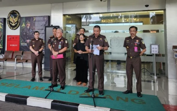 Thumbnail Jampidsus Tetapkan 8 Direksi Perusahaan Gula Raksasa Tersangka Kasus Tom Lembong