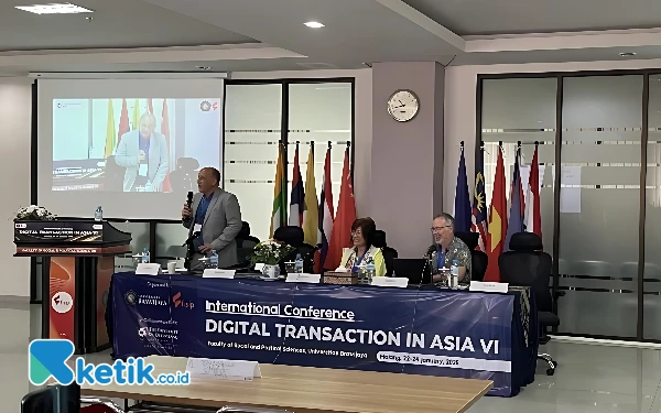 Thumbnail Kolaborasi Fisip UB dan UQ, Kupas Implikasi di Balik Kemudahan Transaksi Digital