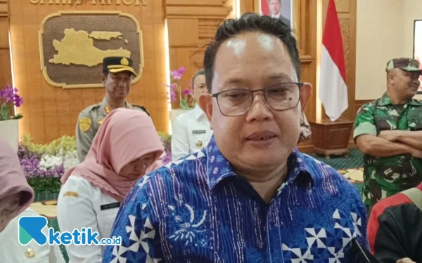 Thumbnail Karna Ditahan KPK, Pj Gubernur Jatim Tunjuk Nyai Khoirani Jadi Plt Bupati Situbondo