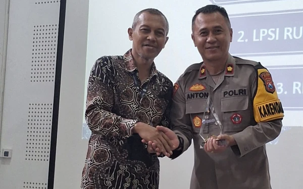 Thumbnail Polres Batu Raih Penghargaan Satker Berkinerja Terbaik dari KPPN Malang