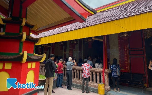 Thumbnail Sembahyang Song Sen di Klenteng Eng An Kiong: Mengantar Para Dewa ke Langit Jelang Imlek