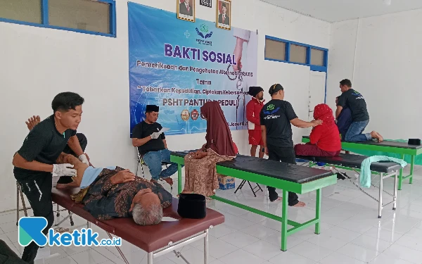 Thumbnail PSHT Pantura Gelar Pemeriksaan dan Pengobatan Alternatif Gratis di Sampang