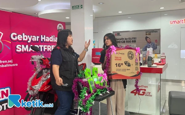 Thumbnail Penjualan Melejit hingga 20%, Smartfren Bagi-bagi Hadiah untuk Pelanggan Setia