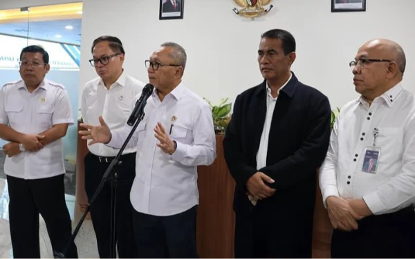 Thumbnail Jaga Stabilitas Harga, Zulhas Minta Bulog Serap 3 Juta Ton Beras hingga April