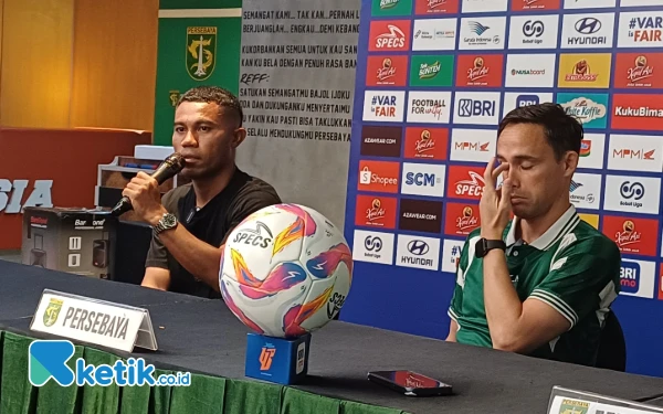 Thumbnail Kalah Empat Kali Beruntun, Pemain Persebaya Gelar Pertemuan Tertutup