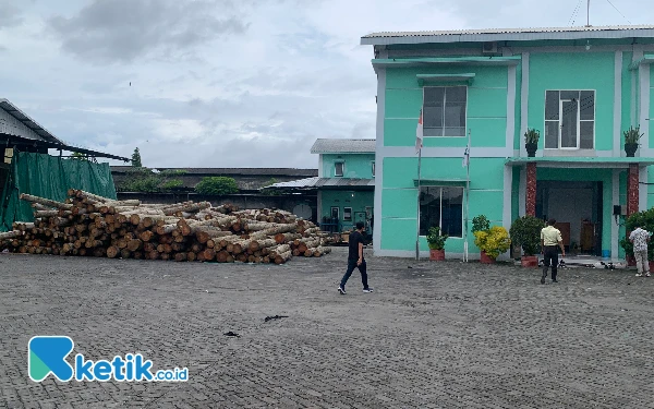 Thumbnail Dugaan PHK Massal di PT Tri Tunggal Laksana Blitar, Ratusan Karyawan Diminta Tanda Tangani Surat Pengunduran Diri