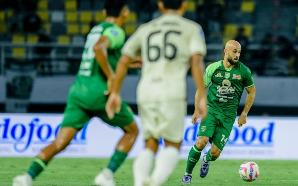 Thumbnail Imbang Lawan Persita di Kandang, Pelatih Persebaya Kecewa