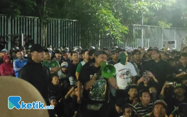 Thumbnail Bonek Demo usai Persebaya Gagal Menang Lima Laga Terakhir: Ayo Bangkit Rek!