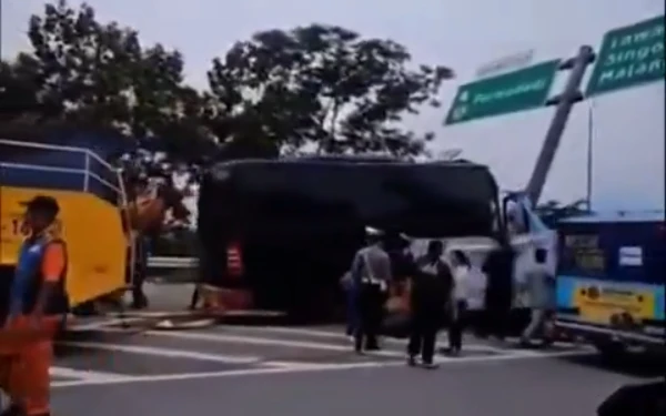 Korban Laka Tunggal Bus Brimob Dilarikan ke RSSA, 2 Meninggal Dunia