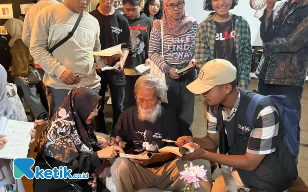 Merayakan 100 Tahun Pramoedya Bersama Soesilo Toer di Kota Malang