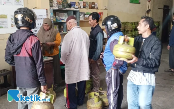 Thumbnail Khawatir Kehabisan Stok LPG 3 Kg, Warga Kota Batu Serbu Pangkalan
