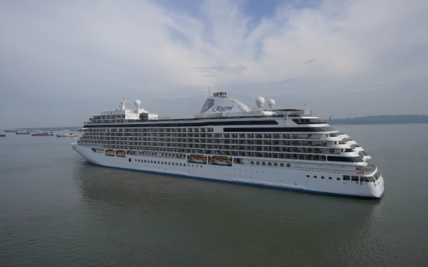 Thumbnail Surabaya Makin Dilirik Wisatawan Asing, Kapal Pesiar Bondong-Bondong Sandar di Tanjung Perak