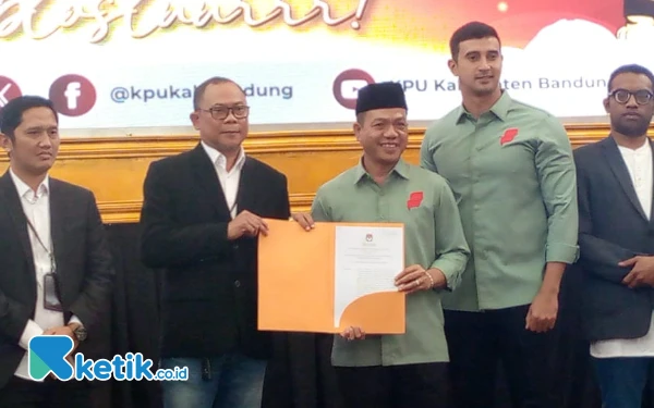 Thumbnail KPU Kabupaten Bandung Resmi Tetapkan  Dadang Supriatna-Ali Syakieb Bupati/Wabup Bandung Terpilih