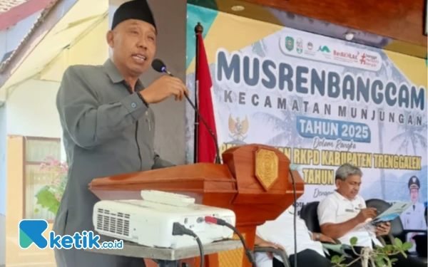 Thumbnail Berita - Wakil Ketua DPRD Trenggalek M Hadi Harap Perbaikan Jalan antar Kecamatan Dioptimalkan
