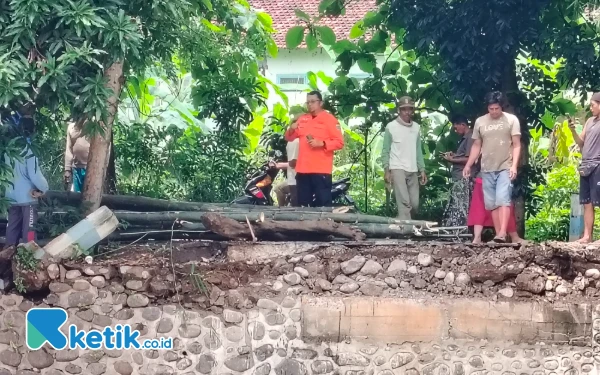 Thumbnail Berita - 200 Warga Terisolasi, Bupati Probolinggo Terpilih Gus Haris Siapkan Jembatan Darurat