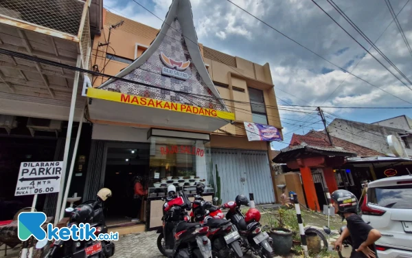 Thumbnail Viral! RM Padang Rajo Salero Samping RSSA Malang, Rancak Bana Harga Terjangkau