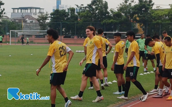 Thumbnail Buru 3 Poin, Ini Susunan Pemain Persebaya Tantang Tuan Rumah Persis Solo di Stadion Manahan