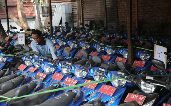 Thumbnail Jangan Lewatkan! Lelang Kendaraan Dinas Pemkot Surabaya, Motor & Mobil Murah Meriah