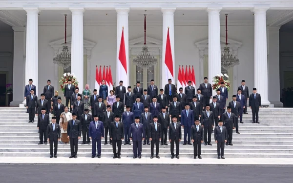 Thumbnail Efisiensi Anggaran Demi MBG, Mengapa Bukan Kabinet Gemuk Prabowo yang Dipangkas?