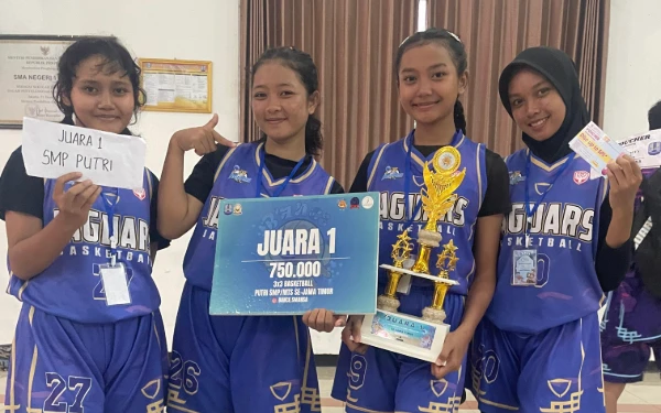 Thumbnail Yey! Tim Basket 3x3 SMP 1 Jatirogo Juara Ajang B'ance 2025 di Smansa Tuban
