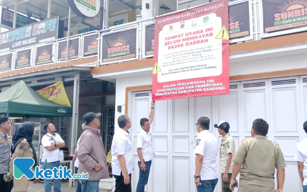 Shock Therapy, Bapenda Kabupaten Bandung Pasang Spanduk Peringatan Bagi Tempat Usaha Tak Bayar Pajak