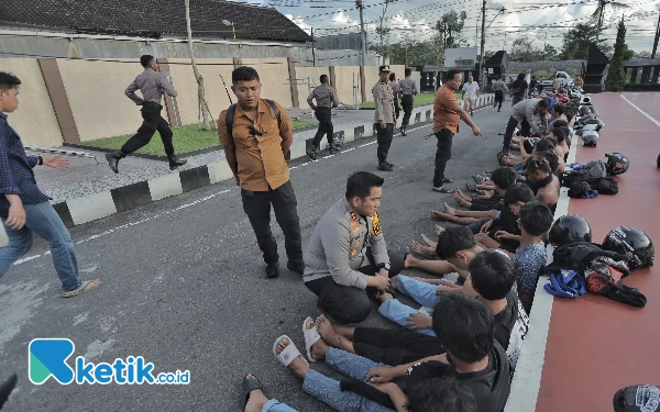 Thumbnail Polres Blitar Amankan Puluhan Pemuda Diduga dari Perguruan Silat yang Ganggu Ketertiban Umum