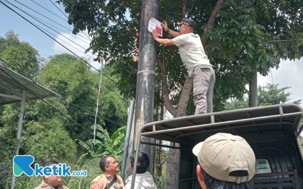 Thumbnail Berita - Satpol PP Kabupaten Bandung Tertibkan Puluhan Billboard Tak Berizin