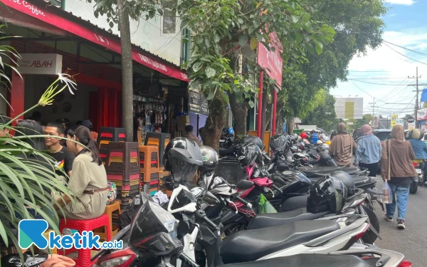 Thumbnail Pengunjung Membludak, Dishub Kota Malang Tata Parkir Pasar Klojen