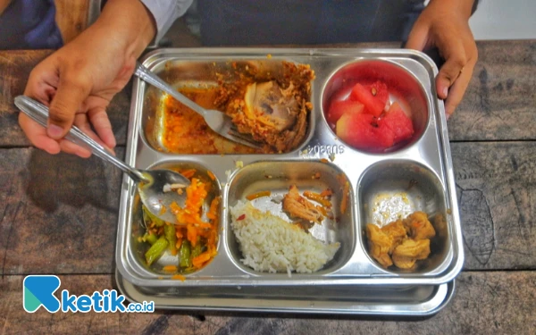 Thumbnail Berita - Makan Gratis Jangan Bikin Waswas, Anggota DPR: Pastikan Wadahnya Halal!