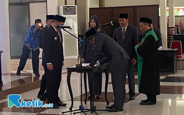 Thumbnail Berita - Kadis PMD Probolinggo Dilantik sebagai Pj Sekda Bondowoso