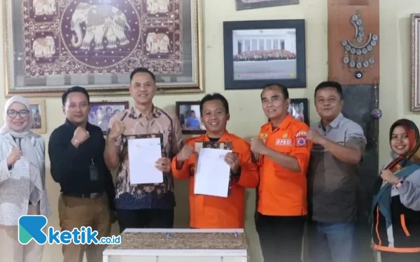 Thumbnail Realisasikan Program 100 Hari Kerja Bupati Bandung, BPBD - Bank Mandiri Bantu 1.174 Rumah Warga Terdampak Gempa Bumi