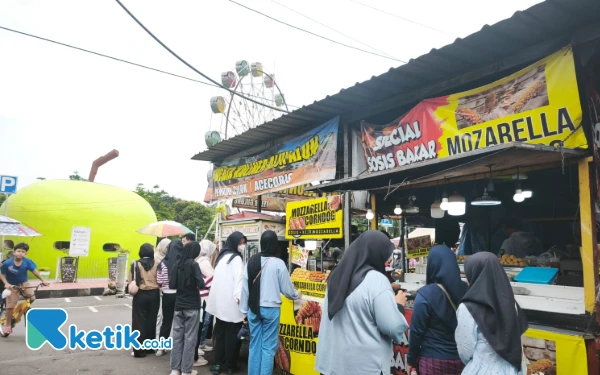 Thumbnail Nurochman-Heli Resmi Dilantik, PKL Alun-alun Kota Batu Berharap Perwali