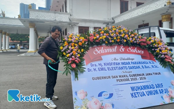 Thumbnail Pengusaha Karangan Bunga Kayoon Surabaya Semringah, Pelantikan Kepala Daerah Bikin Banjir Orderan