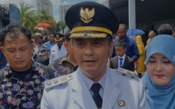 Thumbnail Kembali ke Panggung Politik, Dicky Chandra Gemetar saat Disalami Presiden Prabowo