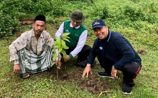 Peduli Lingkungan, IAA Pragaan Sumenep Tanam 100 Pohon